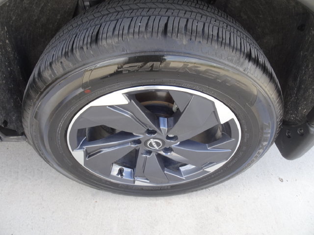 Used 2025 Nissan Rogue SV FWD image 10