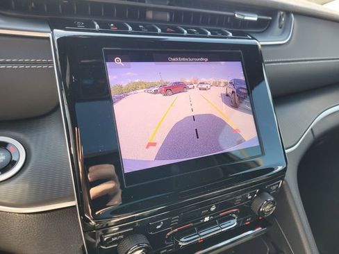 New 2025 Jeep Grand Cherokee Altitude image 32