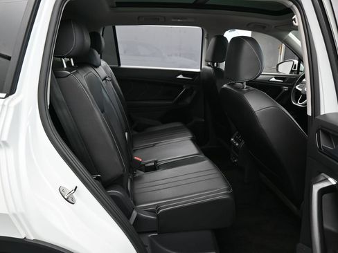Used 2024 Volkswagen Tiguan SE FWD image 36