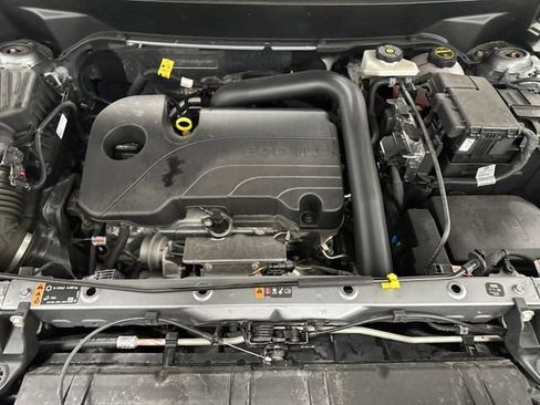 Used 2024 GMC Terrain SLT w/ Infotainment Package II image 38