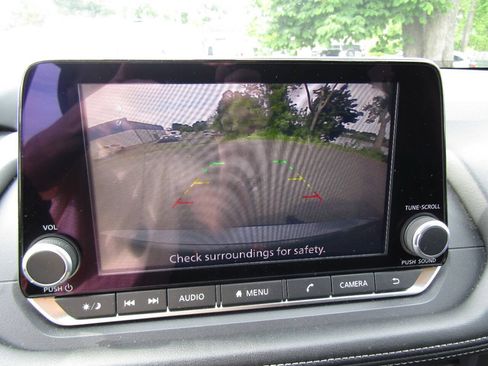 Used 2025 Nissan Rogue SV AWD/4WD image 12