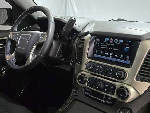 Used 2020 GMC Yukon Denali w/ Denali Premium Package image 11