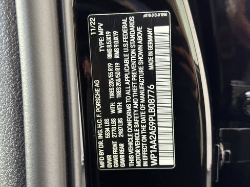 Certified 2023 Porsche Macan image 30