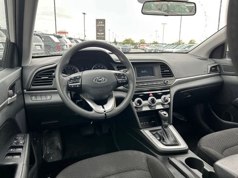 Used 2019 Hyundai Elantra SE w/ Cargo Package FWD image 10