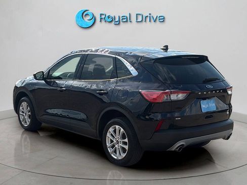 Used 2021 Ford Escape SE w/ Cold Weather Package AWD/4WD image 4