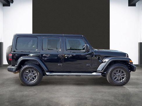 Used 2020 Jeep Wrangler Unlimited Sahara AWD/4WD image 9