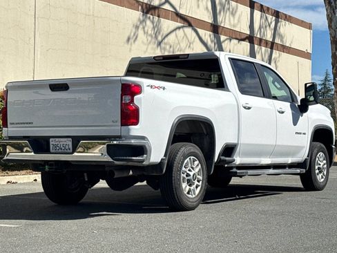 Used 2025 Chevrolet Silverado 2500 LT w/ Convenience Package AWD/4WD image 4