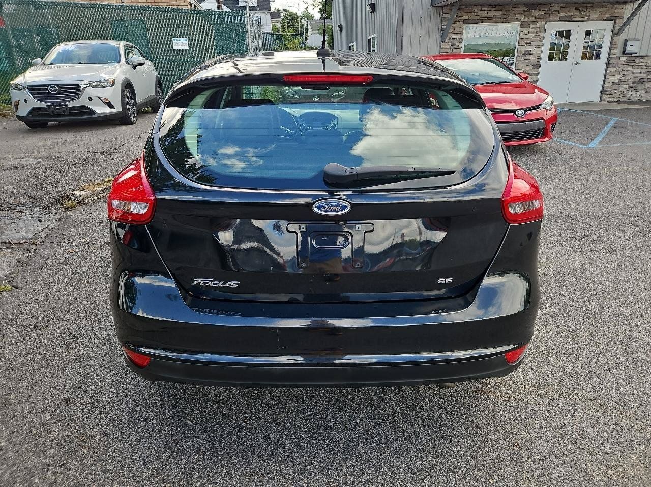 Used 2015 Ford Focus SE w/ Equipment Group 201A FWD image 4