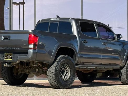 Used 2016 Toyota Tacoma TRD Sport image 12