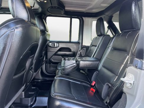 Used 2020 Jeep Wrangler Unlimited Sahara AWD/4WD image 12