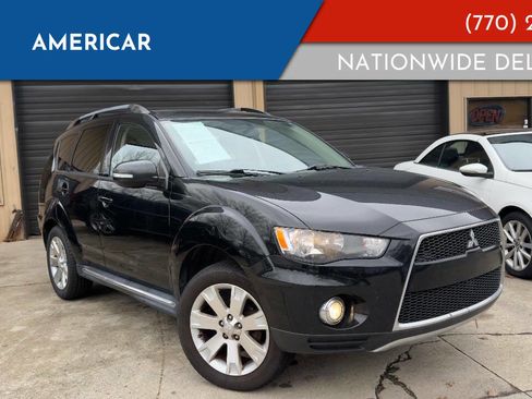 Used 2013 Mitsubishi Outlander SE image 1