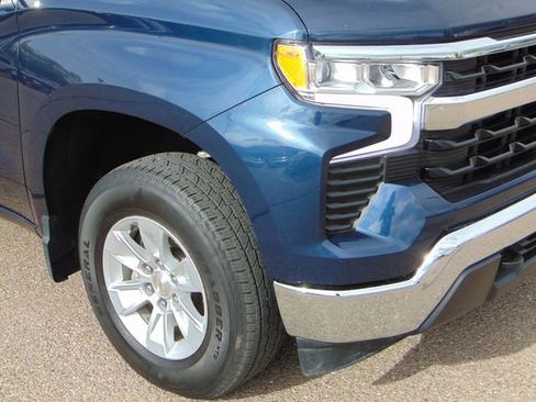 Used 2023 Chevrolet Silverado 1500 LT AWD/4WD image 2