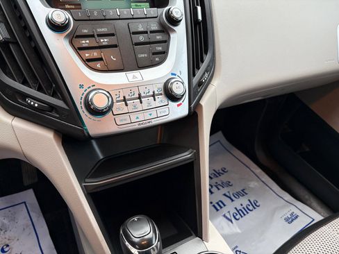 Used 2017 Chevrolet Equinox LS image 28