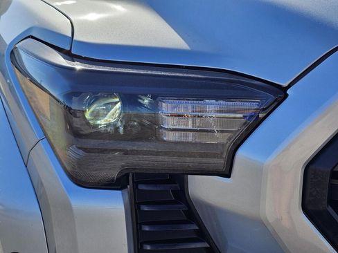 Used 2025 Toyota Tacoma TRD Sport image 4