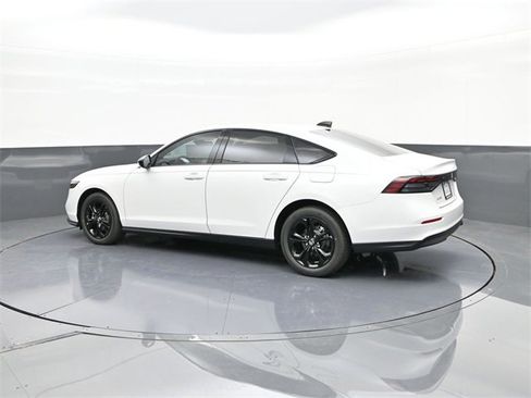 New 2025 Honda Accord SE image 5