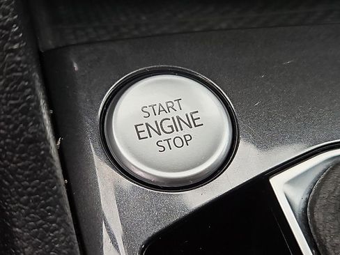 Certified 2022 Volkswagen Tiguan SE R-Line image 18