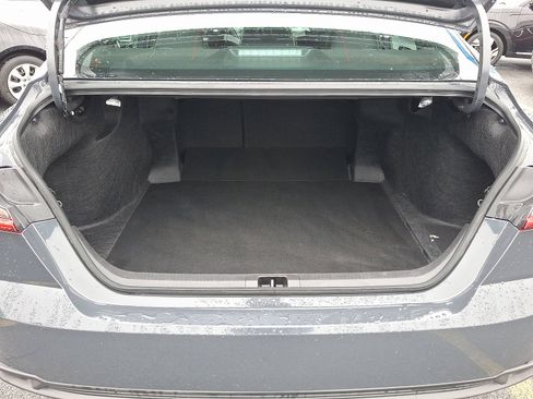 Used 2025 Toyota Camry SE image 27
