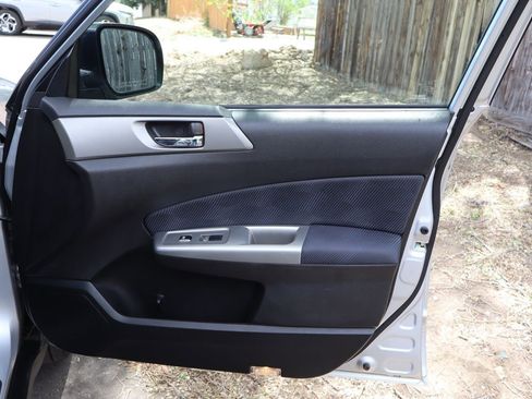 Used 2010 Subaru Forester 2.5X Premium image 26