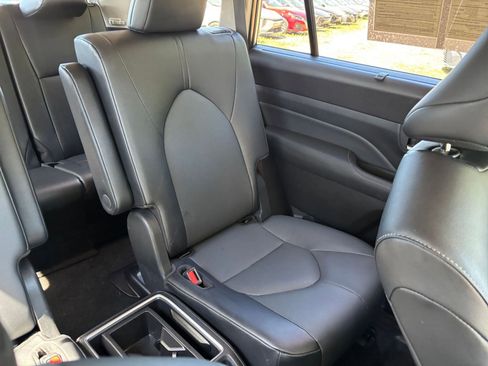 Used 2025 Toyota Grand Highlander FWD image 40
