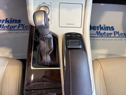 Used 2016 Lexus ES 350 w/ Luxury Package w/Wood Trim FWD image 22