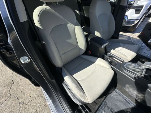 Certified 2023 Kia Forte LXS w/ LXS Technology Package image 28