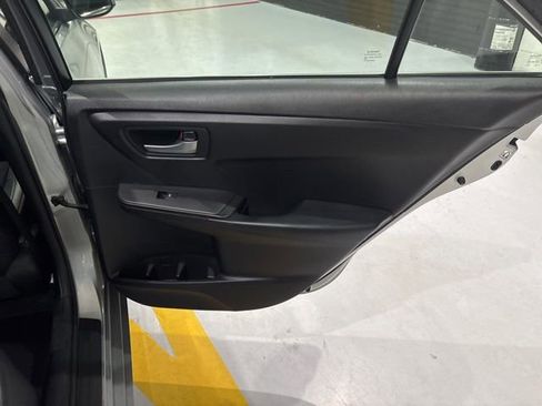 Used 2017 Toyota Camry SE w/ Four Season Floor Mat Package image 33