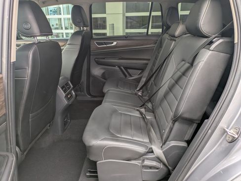 Used 2024 Volkswagen Atlas SEL AWD/4WD image 31