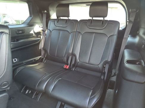 Used 2024 Jeep Grand Cherokee L Limited w/ Luxury Tech Group II image 39