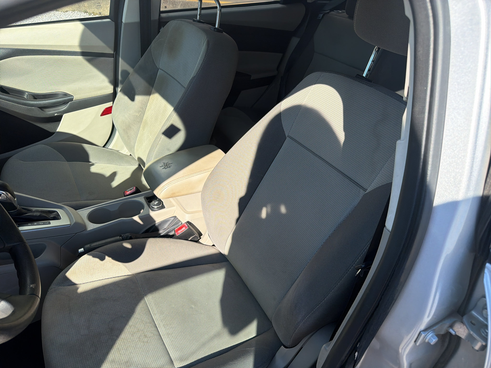 Used 2012 Ford Focus SE FWD image 22