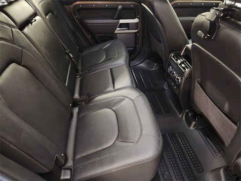 Used 2024 Land Rover Defender 110 S image 31