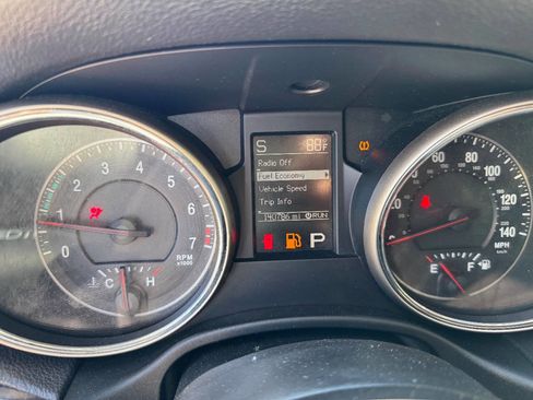 Used 2011 Jeep Grand Cherokee Laredo AWD/4WD image 11