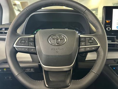 Certified 2026 Toyota Sienna XLE FWD image 29