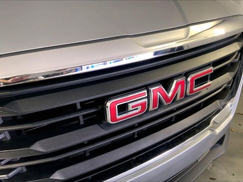 Used 2024 GMC Terrain SLE AWD/4WD image 28