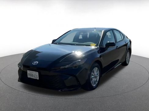 Used 2025 Toyota Camry LE image 4