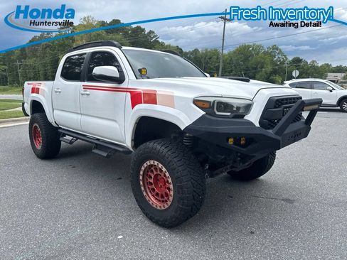 Used 2017 Toyota Tacoma TRD Sport w/ Premium & Technology Package AWD/4WD image 1