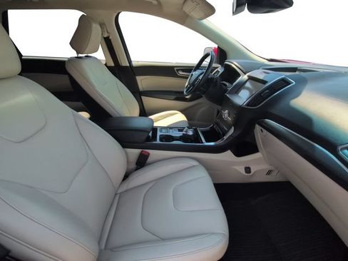 Used 2020 Ford Edge Titanium w/ Class II Trailer Tow Package AWD/4WD image 23