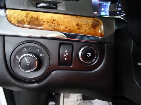 Used 2013 Lincoln MKS AWD image 22