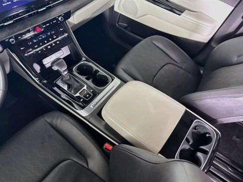 Used 2023 Kia Carnival EX FWD image 28