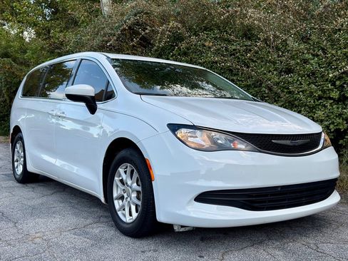 Used 2017 Chrysler Pacifica LX image 5