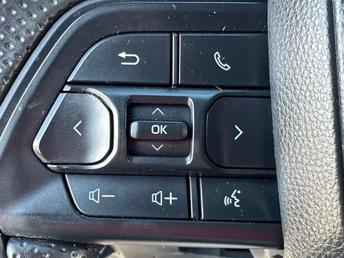 Certified 2025 Toyota Tacoma SR5 AWD/4WD image 13