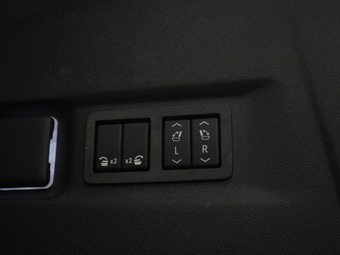 Used 2025 GMC Yukon XL Denali w/ Sun & Power Step Package AWD/4WD image 11