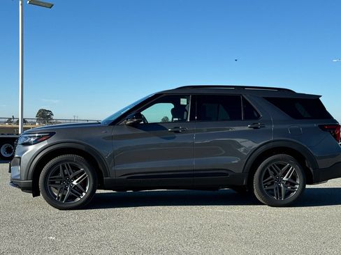 New 2026 Ford Explorer ST-Line w/ ST-Line Street Pack AWD/4WD image 7