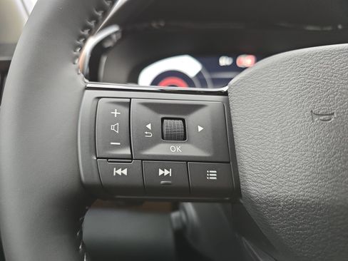 New 2026 Nissan Pathfinder Platinum image 18