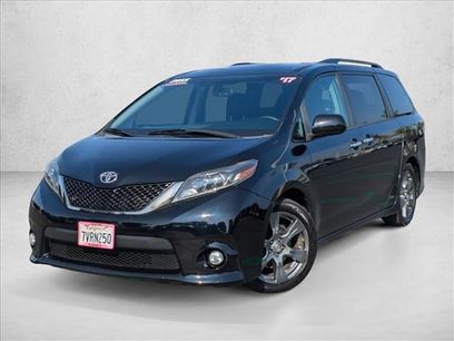 Used 2017 Toyota Sienna SE