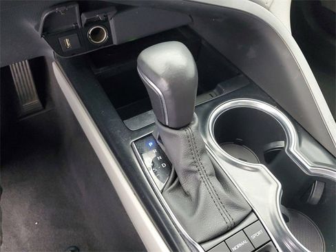 Used 2020 Toyota Camry XLE image 28