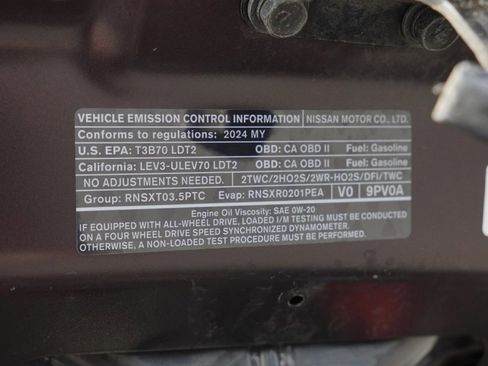 Used 2024 Nissan Pathfinder SL w/ Black Appearance Package image 27