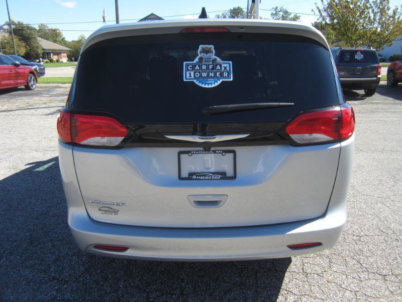 Used 2023 Chrysler Voyager LX FWD image 7
