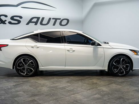 Used 2023 Nissan Altima 2.5 SR FWD image 8