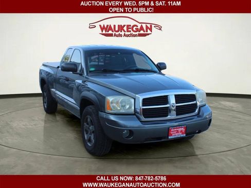 Used 2006 Dodge Dakota SLT w/ Trailer Tow Group AWD/4WD image 3