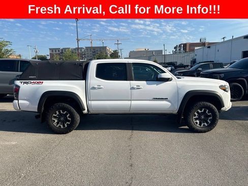 Used 2020 Toyota Tacoma TRD Off-Road w/ Technology Package AWD/4WD image 19